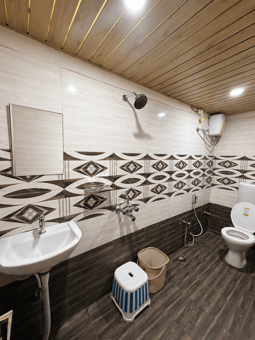 Modern Clean Washroom