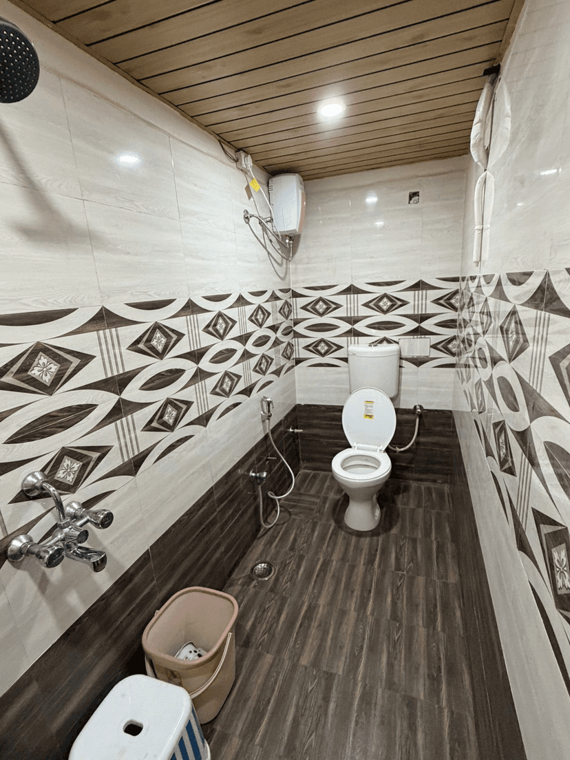 Modern Clean Washroom